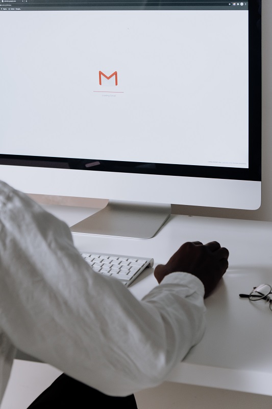 man using gmail on imac